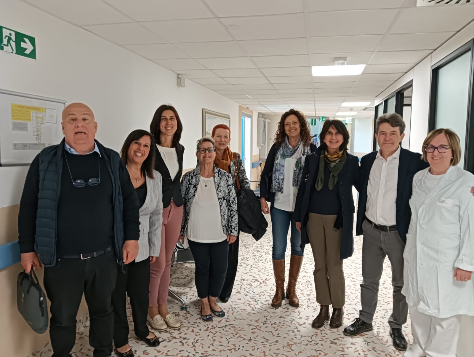 La foto ritrae un gruppo di 9 persone in piedi, divise nei due gruppi di riferimento per Asl Cn1 e Asl 2